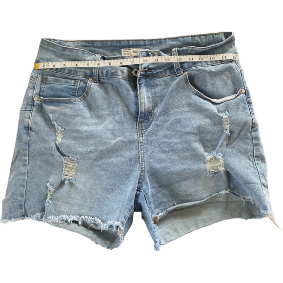 blue savvy Pants - Blue Savvy jean distressed stretch shorts size 20